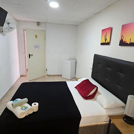 Hostal Sol Celeste يوريت دي مار المظهر الخارجي الصورة