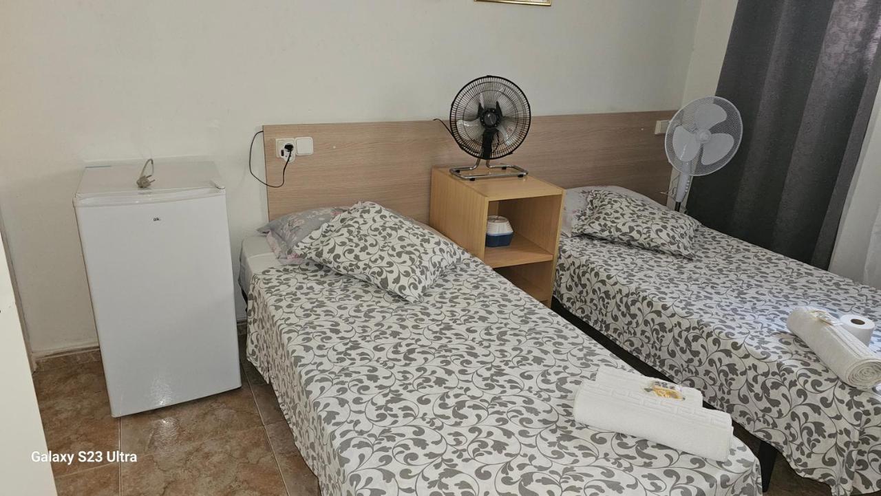Hostal Sol Celeste يوريت دي مار المظهر الخارجي الصورة