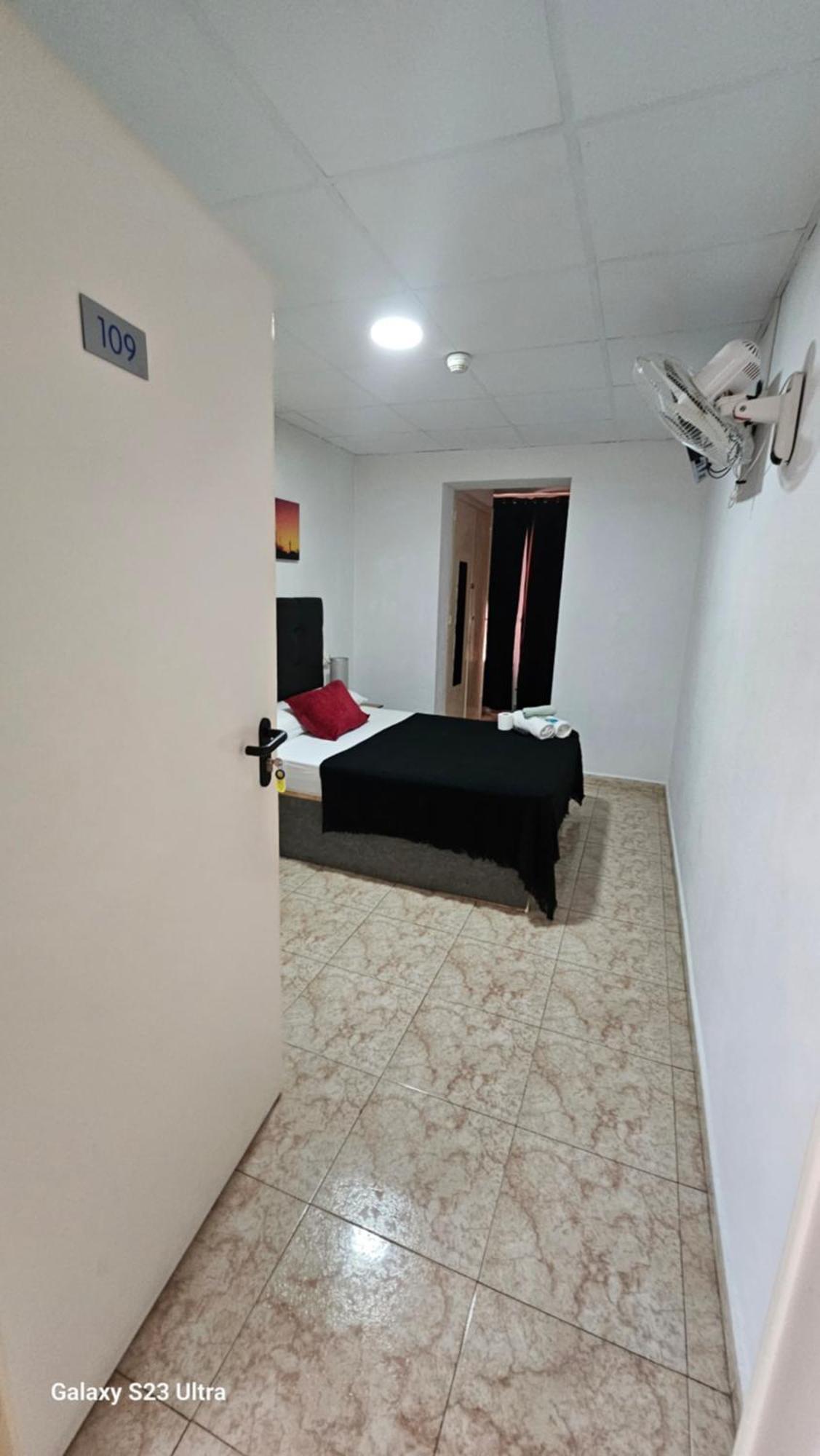 Hostal Sol Celeste يوريت دي مار المظهر الخارجي الصورة