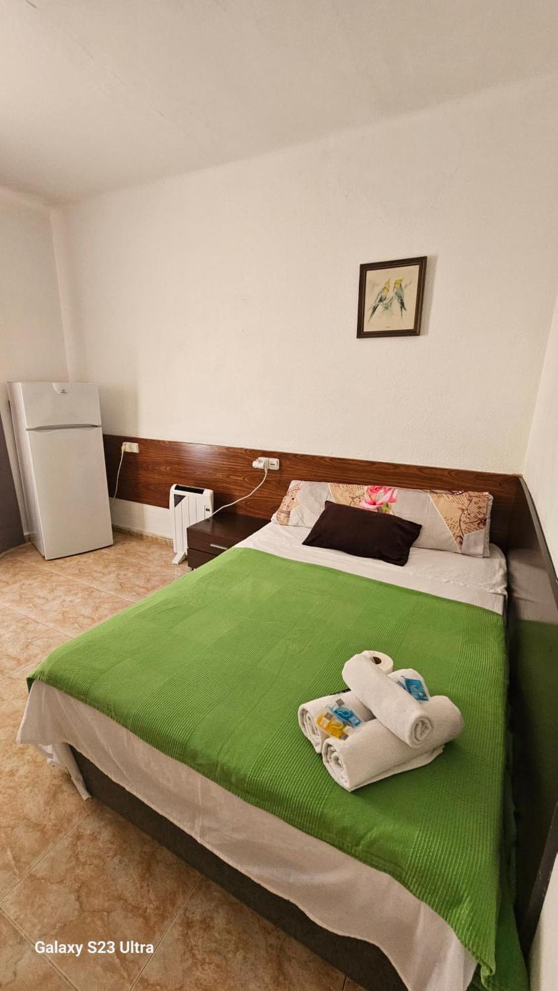 Hostal Sol Celeste يوريت دي مار المظهر الخارجي الصورة